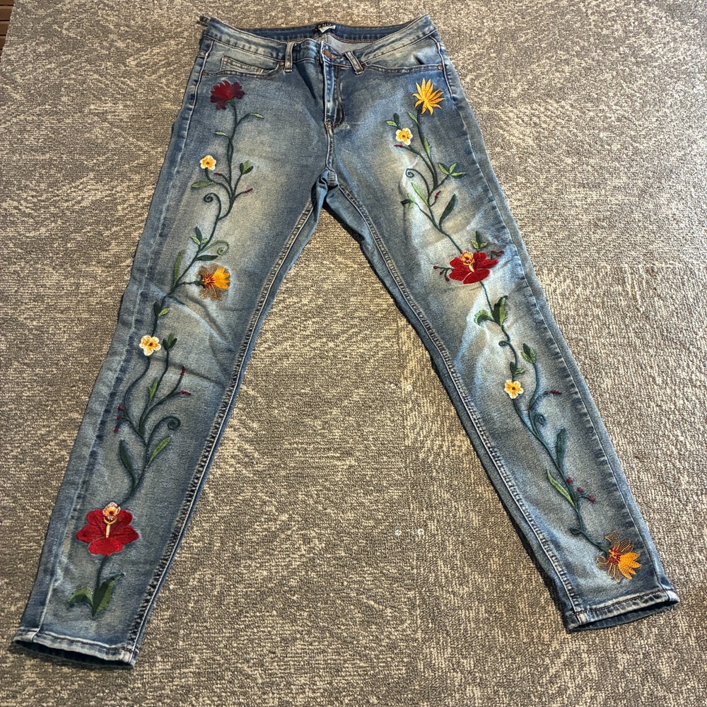 Venus Embroidered Floral Skinny Jeans Womens Size 8 Cottagecore Light Wash Ankle